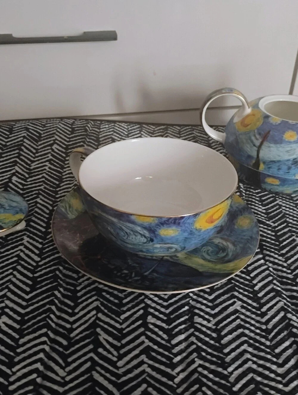 NWOT-13 oz Porcelain Tea Set